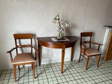 Tavolino apribile e due sedie rivestite in velluto