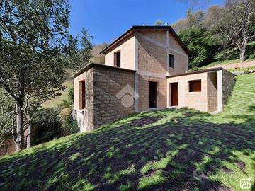 BIFAMILIARE A CASARZA LIGURE