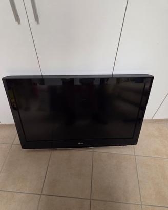 TV LG 37LH3000 con supporto a muro