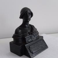 Scultura, Busto femminile in ghisa