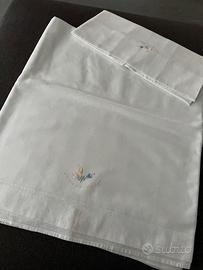 Set lettino lenzuola federa ricamo fiori