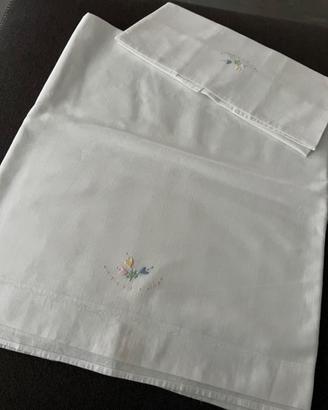 Set lettino lenzuola federa ricamo fiori