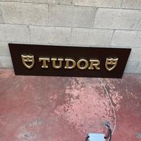 Insegna Tudor