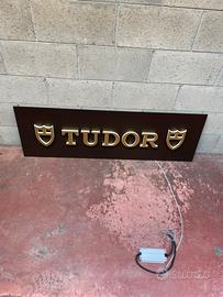 Insegna Tudor