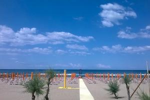 Mondragone casa mare estate 2026