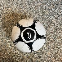 Pallone da calcio della juve, profotto ufficiale.