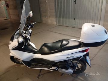 scooter  125 colore bianco perla 