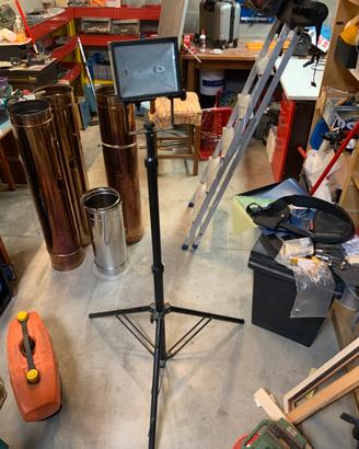 Faretto da cantiere con treppiede
