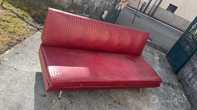 Divano vintage in pelle rossa