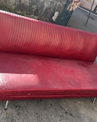 Divano vintage in pelle rossa