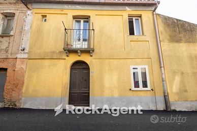 APPARTAMENTO INDIPENDENTE AL CENTRO DI CARAFFA