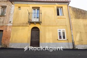 APPARTAMENTO INDIPENDENTE AL CENTRO DI CARAFFA