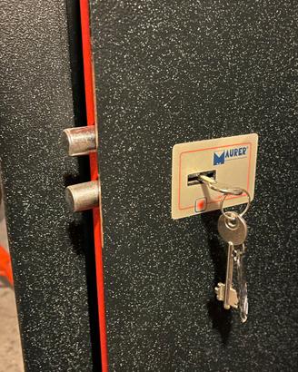 Armadio blindato per 3 fucili MAURER