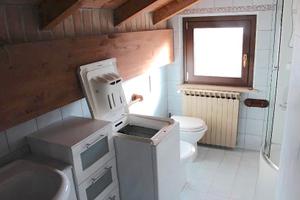 ACILIA BILOCALE ARREDATo CON BALCONE E POSTO AUTO