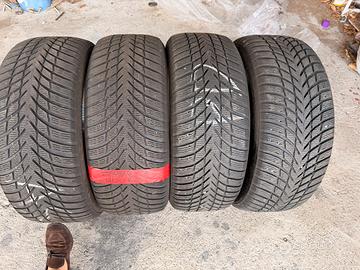 Treno gomme invernali Nokian 235/50/19 103V XL