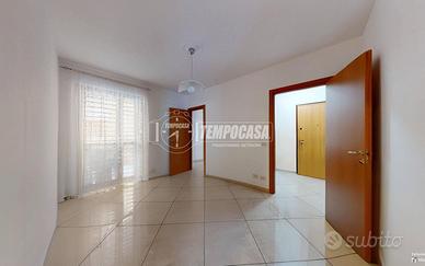 AMPIO 3 VANI CON ASCENSORE COMPLETO DI BOX AUTO DI