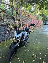 Moto QJ Motor SRK 125