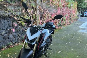 Moto QJ Motor SRK 125
