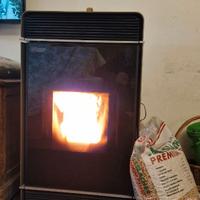 Stufa pellet Famar Brevetti Zefira H2O