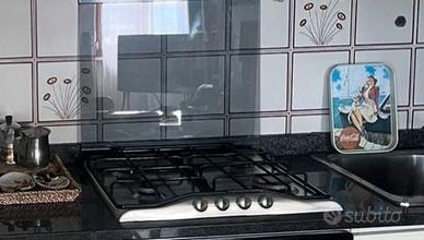 Piano cottura Rex a 4 fuochi.