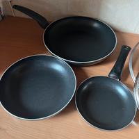 Set pentole e padelle con coperchi vetro