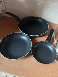 Set pentole e padelle con coperchi vetro