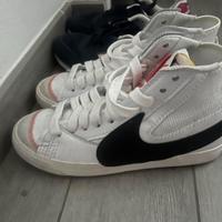 Nike Blazer Mid 77 Bianca con baffo nero Jumbo por