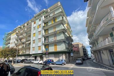 Appartamento 4 vani+acc divisibile con vista mare