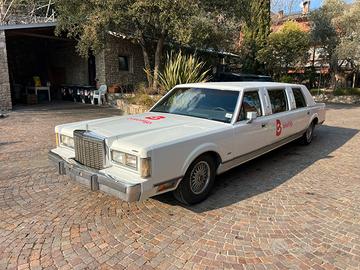 Lincoln Town Car limousine 1986
