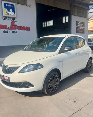 Lancia Ypsilon 1.0 FireFly 5 porte S&S Hybrid Silv