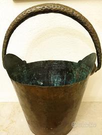 Secchio antico in rame