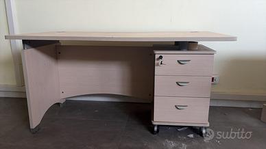 Scrivania in buone condizioni