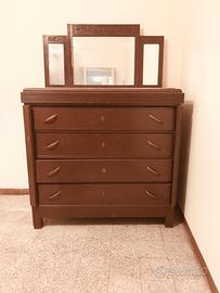 Mobile antico con specchio