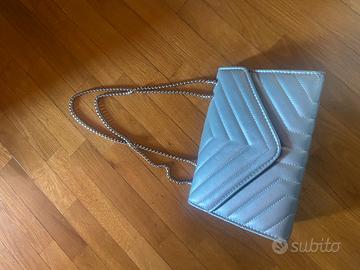 Borsa in pelle argento con catena
