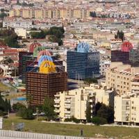 Dispongo di 250 garage cantine e negozi