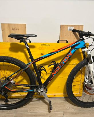 Mountain Bike Noxon Raptor 29 carbonio