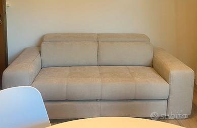 Divano 3 posti con meccanismo estraibile