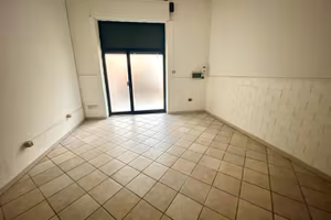 VIA NAPOLI - UFFICIO 50 MQ euro 380 mensili