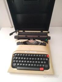 Macchina da scrivere olivetti 12