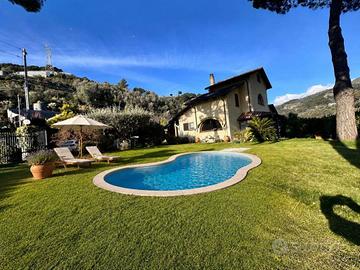 Villa di 236 m² con più di 5 locali e box auto a S