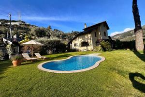 Villa di 236 m² con più di 5 locali e box auto a S