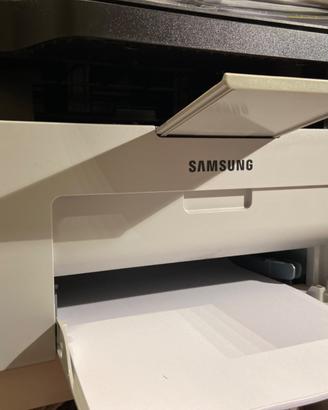 Stampante laser express M2070 con 2 ricambi toner