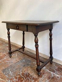 Tavolino in stile Luigi XIII