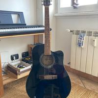 Chitarra acustica amplificabile