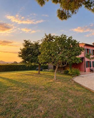 Rustico / Casale di 180 m² con più di 5 locali e b