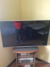 Smart tv. Postazione (Pc incluso). Mobile libreria