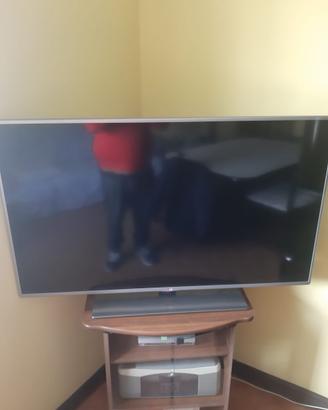 Smart tv. Postazione (Pc incluso). Mobile libreria