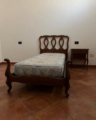 Camera da letto singola in legno