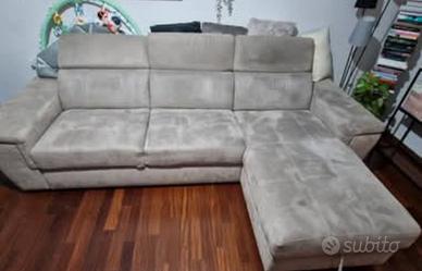 Divano letto 3 posti con chaise longue.