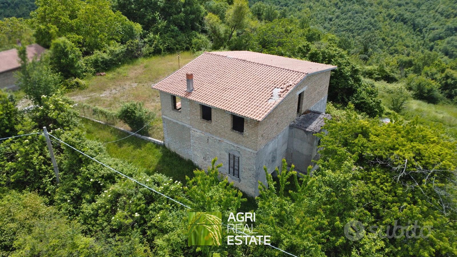 Abitazione da ristrutturare con 18 HA di terreno - Vista 5